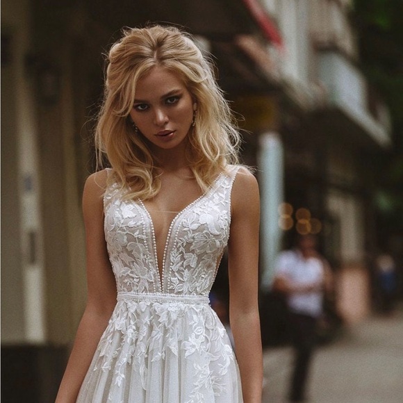 Brand new bridal dress. - Picture 2 of 13